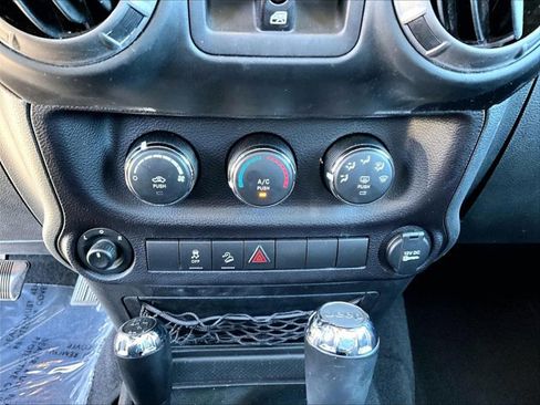 Used 2018 Jeep Wrangler Unlimited Sport S image 23