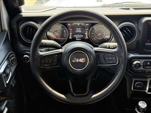 Used 2023 Jeep Gladiator Sport AWD/4WD image 16