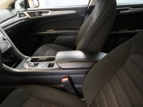 Used 2020 Ford Fusion SE image 8