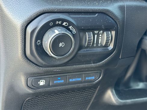 Used 2022 Jeep Wrangler Unlimited Sahara w/ Cold Weather Group image 12