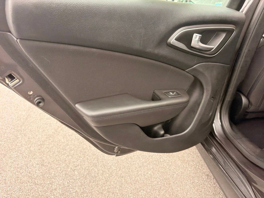 Used 2015 Chrysler 200 Limited w/ Convenience Group FWD image 13