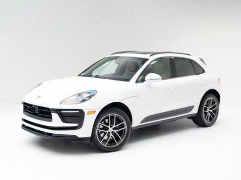 Used 2025 Porsche Macan image 1