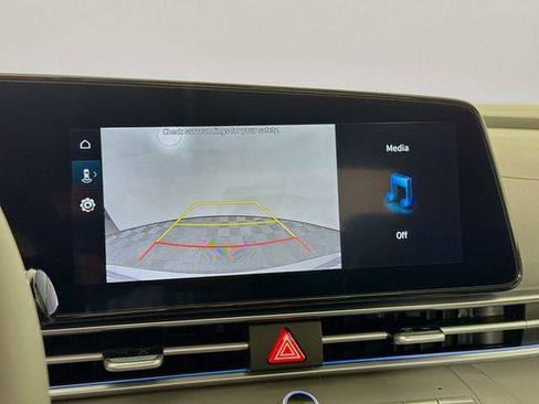 New 2025 Hyundai Elantra SEL FWD image 22