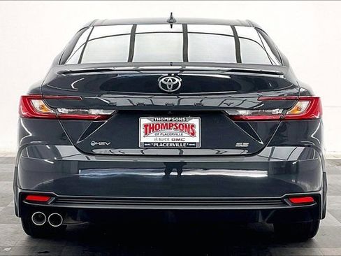 Used 2025 Toyota Camry SE w/ Convenience Package image 3