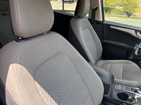 Used 2020 Ford Escape SE image 27