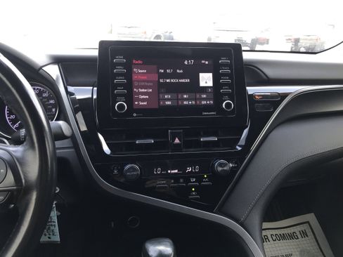Used 2022 Toyota Camry SE image 29