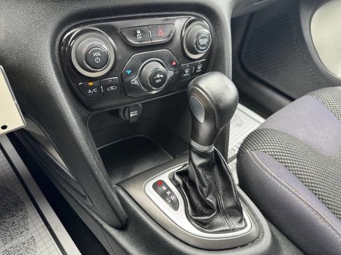 Used 2015 Dodge Dart SXT image 19