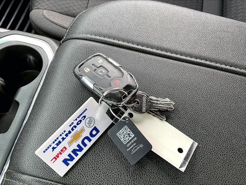 Used 2023 GMC Sierra 3500 SLE w/ SLE Convenience Package image 9