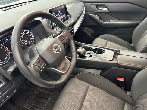 Used 2025 Nissan Rogue SV image 9