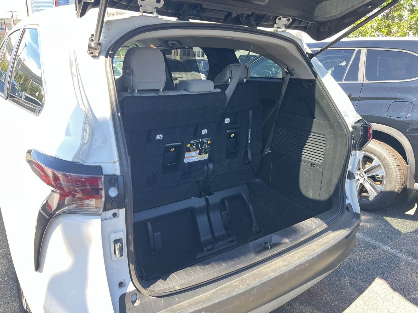 Used 2025 Toyota Sienna LE FWD image 22
