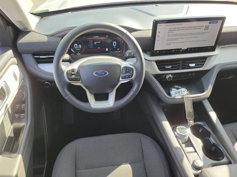 Used 2026 Ford Explorer Active AWD/4WD image 4