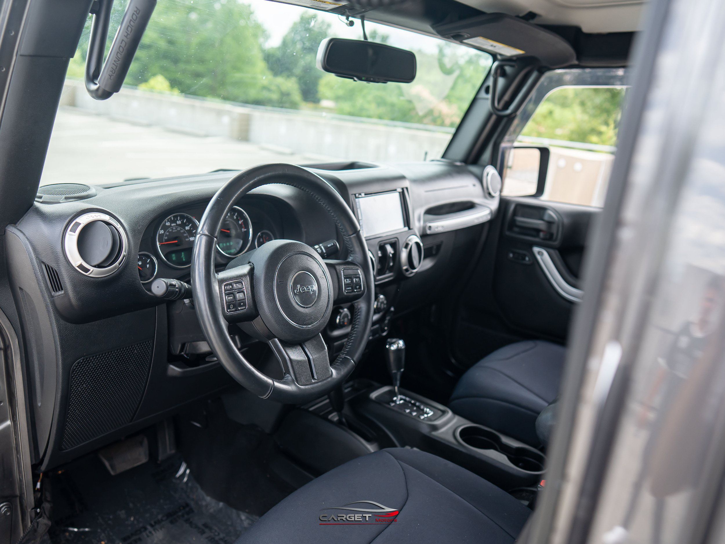 Used 2017 Jeep Wrangler Unlimited Sahara w/ Connectivity Group AWD/4WD image 13