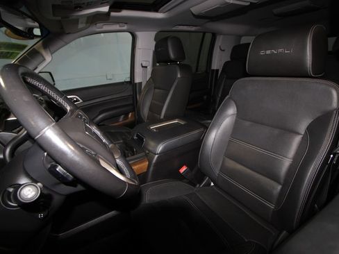 Used 2019 GMC Yukon XL Denali w/ Denali Ultimate Package image 4