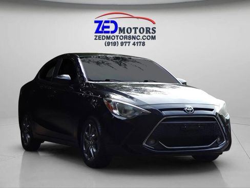 Used 2019 Toyota Yaris XLE image 3