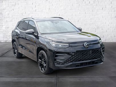 Certified 2025 Volkswagen Tiguan SE R-Line