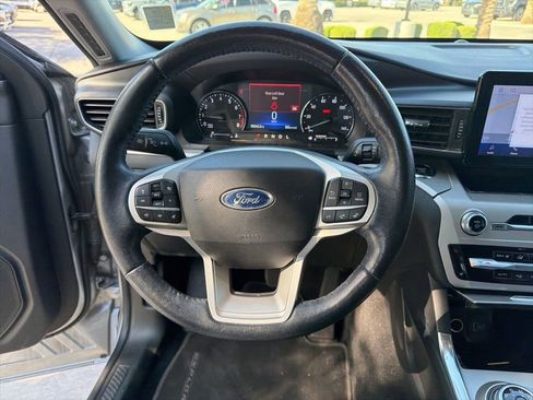 Used 2022 Ford Explorer XLT w/ Equipment Group 202A RWD image 12