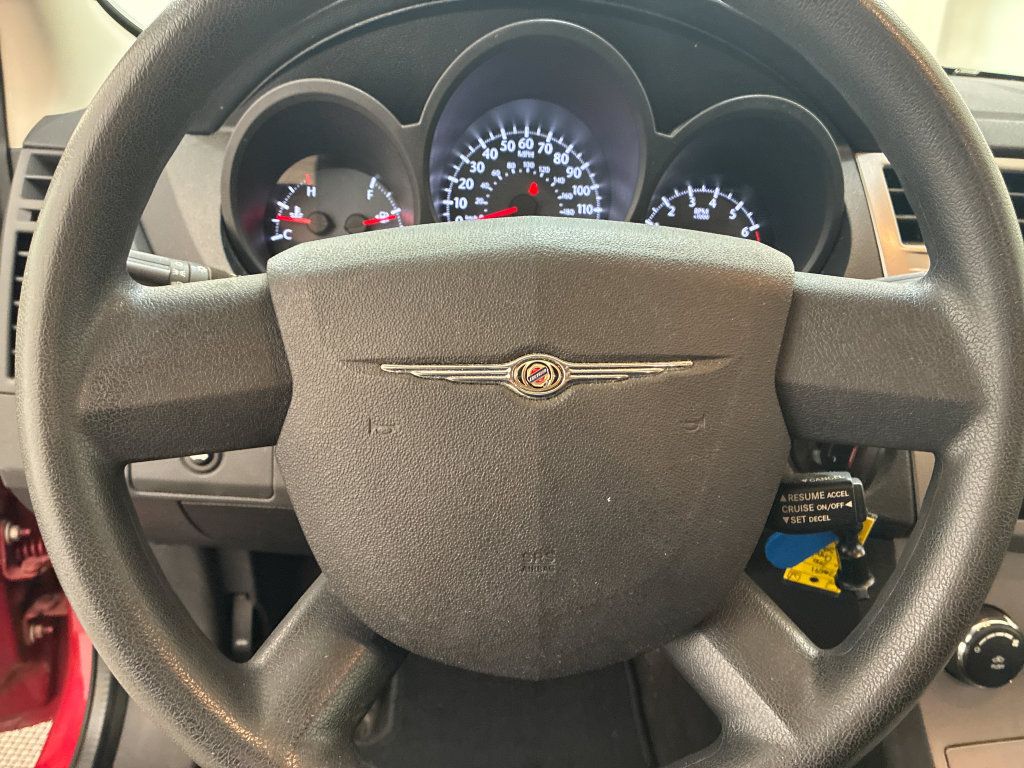 Used 2010 Chrysler Sebring Touring FWD image 11