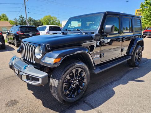 Used 2023 Jeep Wrangler Unlimited Sahara w/ Cold Weather Group AWD/4WD image 4
