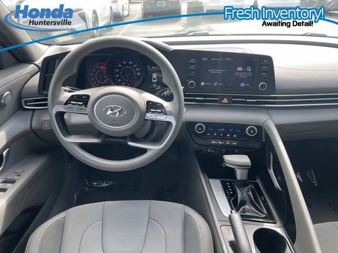 Used 2023 Hyundai Elantra SEL w/ Cargo Package FWD image 15
