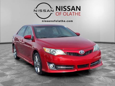 Used 2012 Toyota Camry L image 35