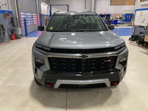 Used 2025 Chevrolet Traverse Z71 AWD/4WD image 2