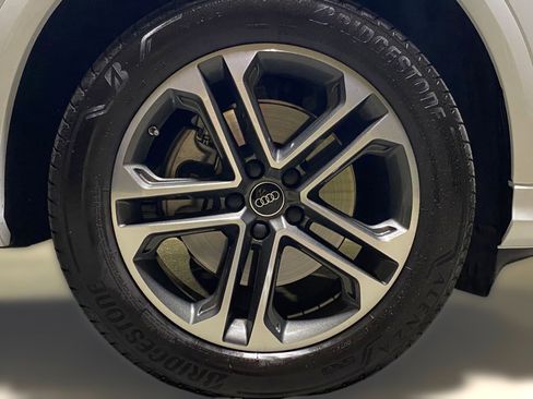 Certified 2025 Audi Q5 Premium w/ Convenience Package image 9