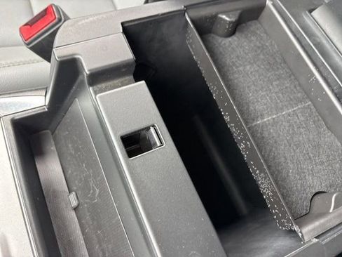 Used 2021 Ford Explorer XLT w/ XLT Sport Appearance Package image 29