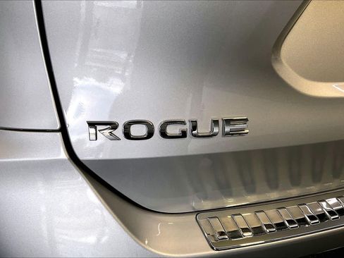 Used 2019 Nissan Rogue SV w/ Premium Package AWD/4WD image 10