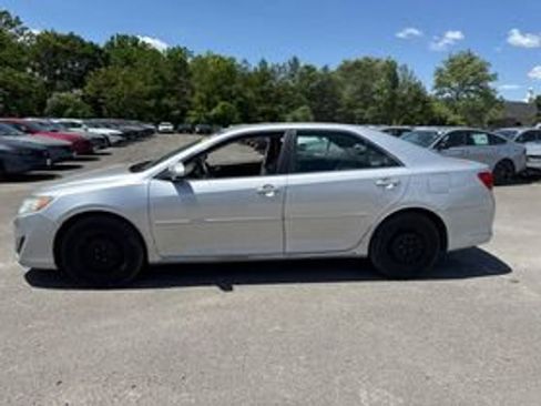 Used 2012 Toyota Camry LE FWD image 8
