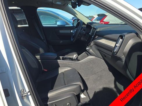 Used 2024 Volvo XC40 B5 Plus w/ Climate Package image 9