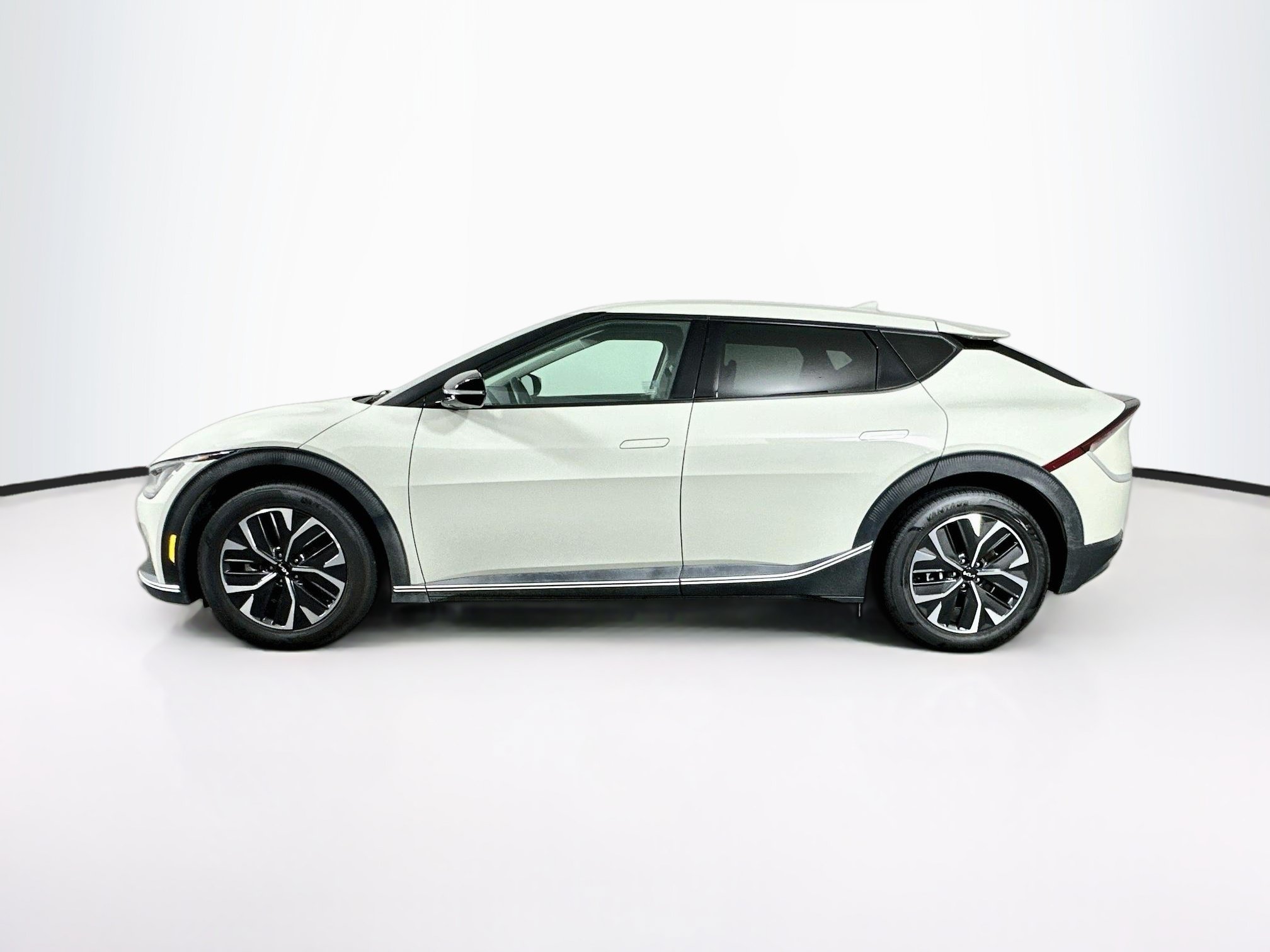 Used 2024 Kia EV6 Light RWD image 4