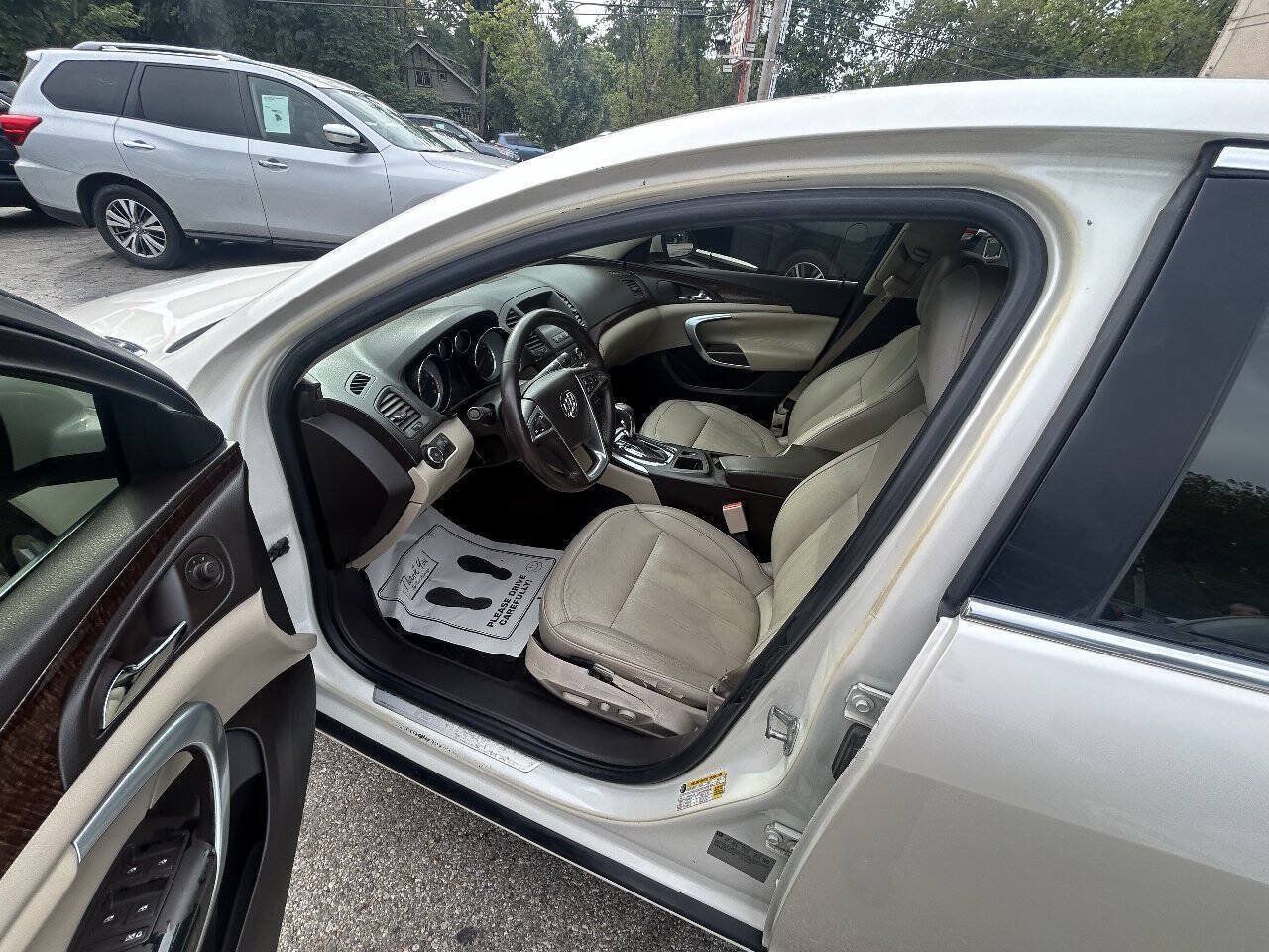 Used 2012 Buick Regal Leather FWD image 6