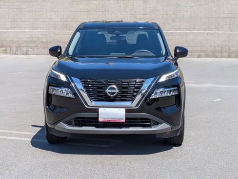 Used 2023 Nissan Rogue SV image 2