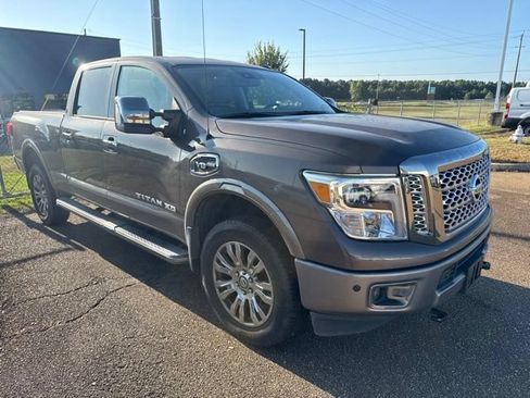 Used 2018 Nissan Titan Platinum Reserve w/ Platinum Utility Package AWD/4WD image 2