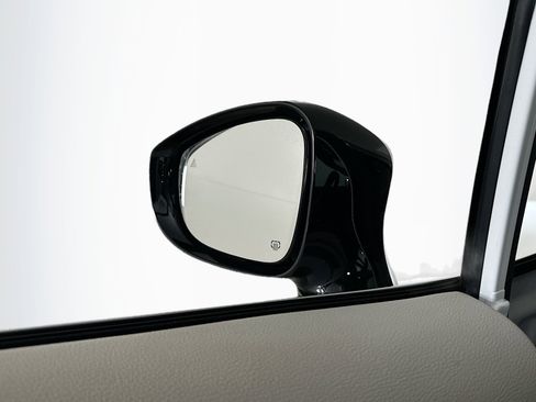 Used 2024 Chrysler Pacifica Touring-L FWD image 16