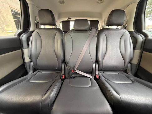 Used 2026 Kia Carnival FWD image 37