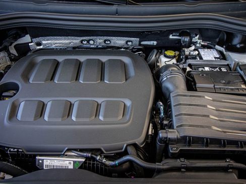 New 2026 Volkswagen Tiguan SE R-Line FWD image 11
