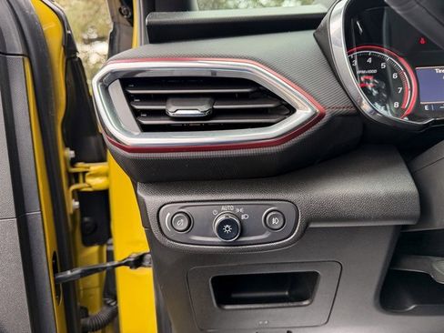 Used 2023 Chevrolet TrailBlazer RS w/ Sun and Liftgate Package image 9