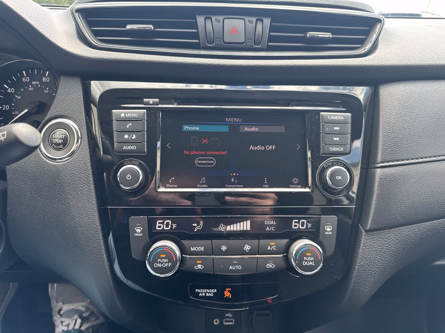 Used 2018 Nissan Rogue SV AWD/4WD image 25
