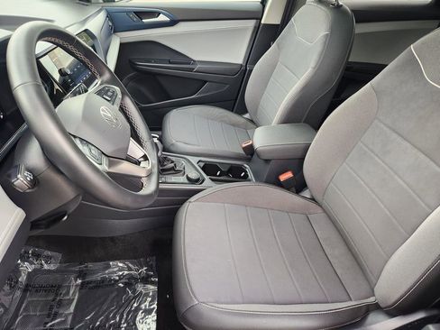 Certified 2024 Volkswagen Taos SE image 7