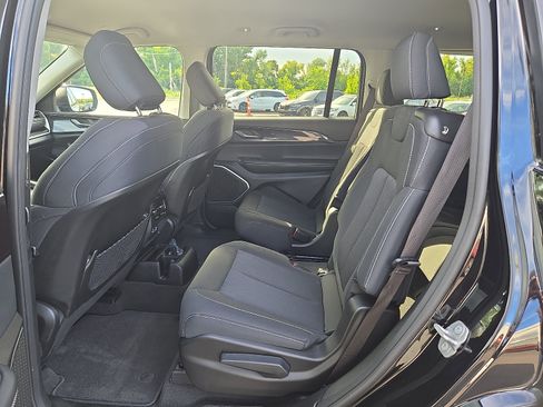 Used 2022 Jeep Grand Cherokee L Laredo w/ Luxury Tech Group I AWD/4WD image 10