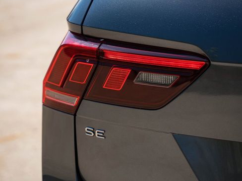Certified 2023 Volkswagen Tiguan SE R-Line FWD image 6