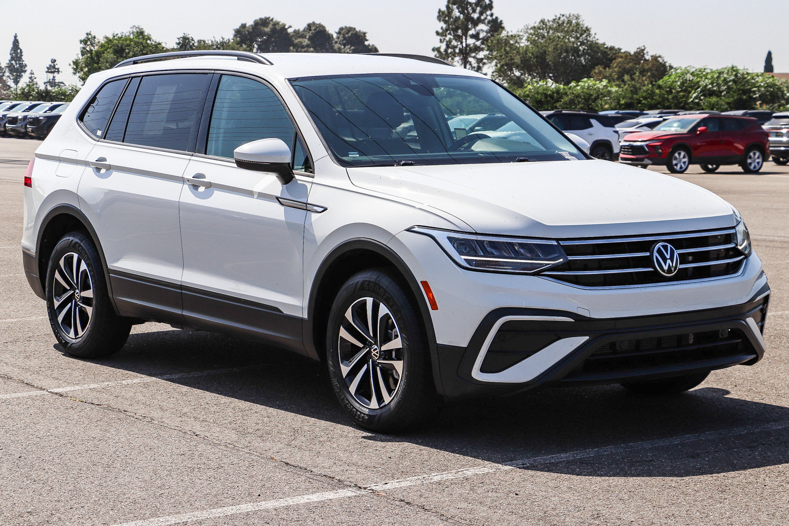 Used 2024 Volkswagen Tiguan S AWD/4WD image 3
