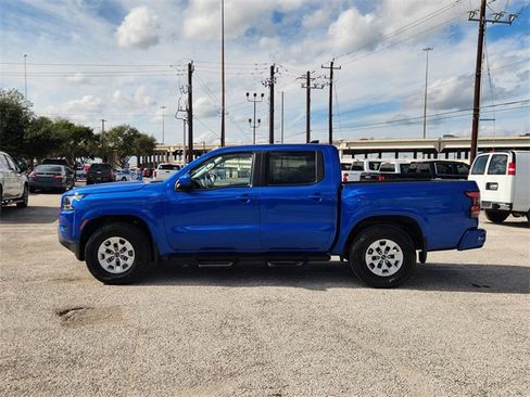 Used 2024 Nissan Frontier SV image 4