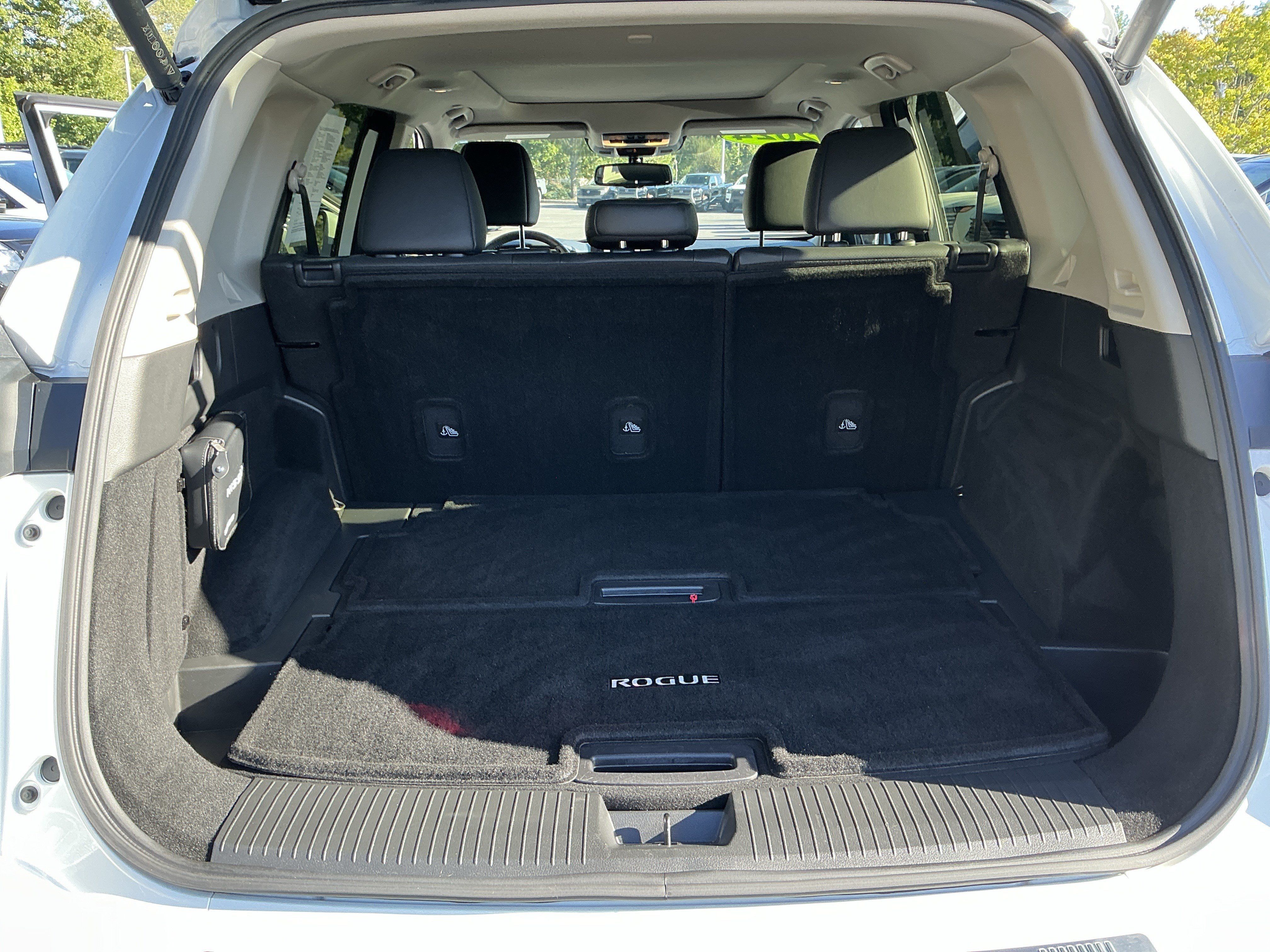 Used 2024 Nissan Rogue Platinum w/ Platinum Premium Package AWD/4WD image 17