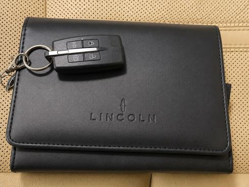 Used 2011 Lincoln MKS FWD image 39