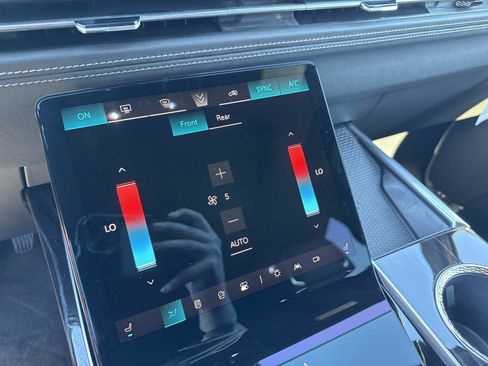 Used 2025 Cadillac Escalade ESV Sport image 28