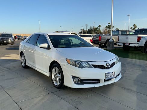 Used 2014 Toyota Camry SE image 6