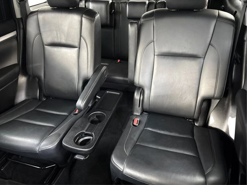 Used 2019 Toyota Highlander XLE AWD/4WD image 20