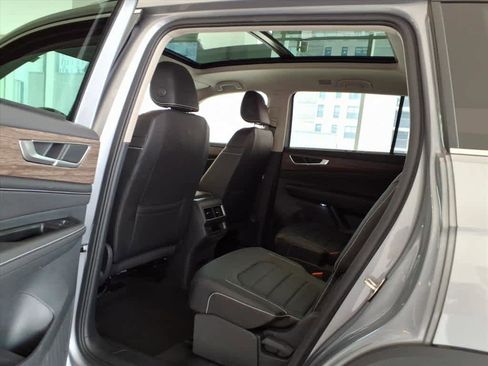 Used 2025 Volkswagen Atlas SEL image 16